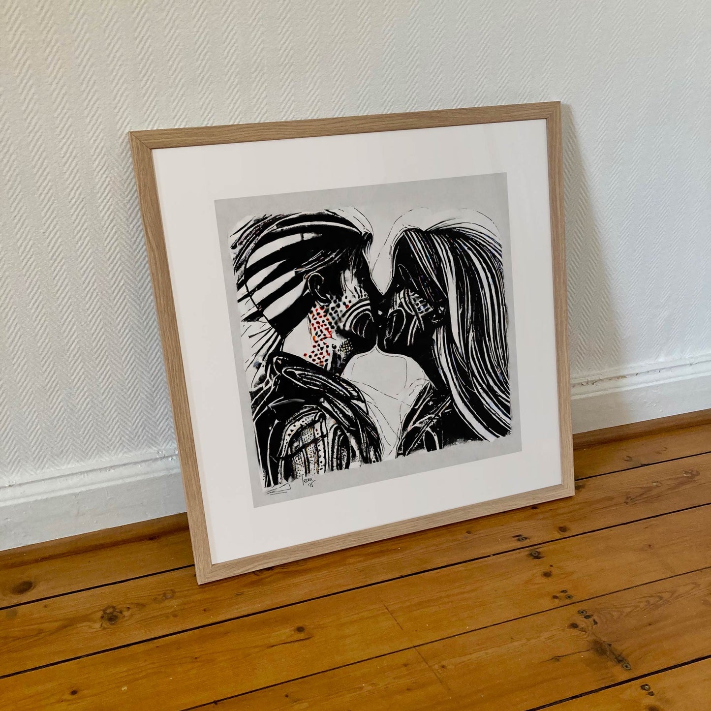 Tirage encadré 50x50 cm de l’œuvre Embrasement, format carré parfait pour dynamiser un petit espace avec une touche artistique puissante.