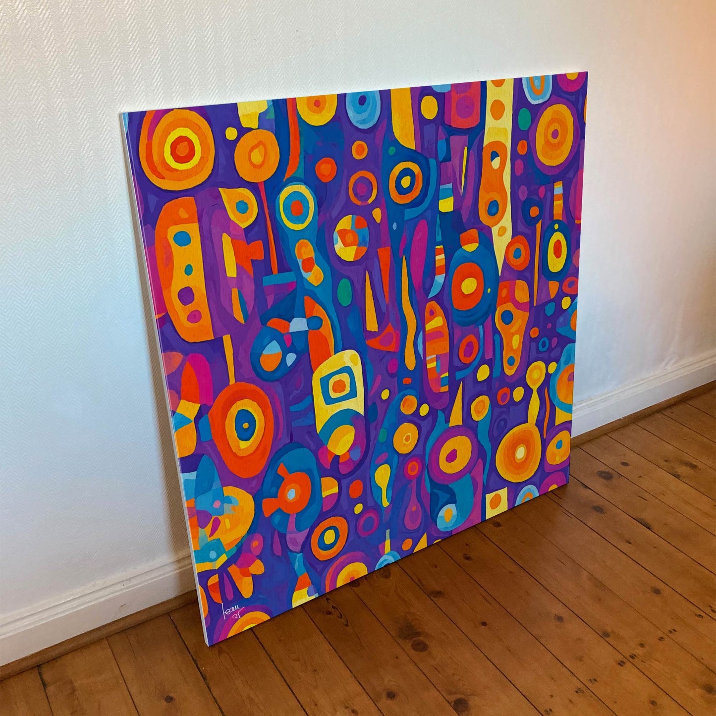 L'œuvre Ébullition intégrée dans un intérieur contemporain, apportant une touche vibrante et artistique à la décoration murale.