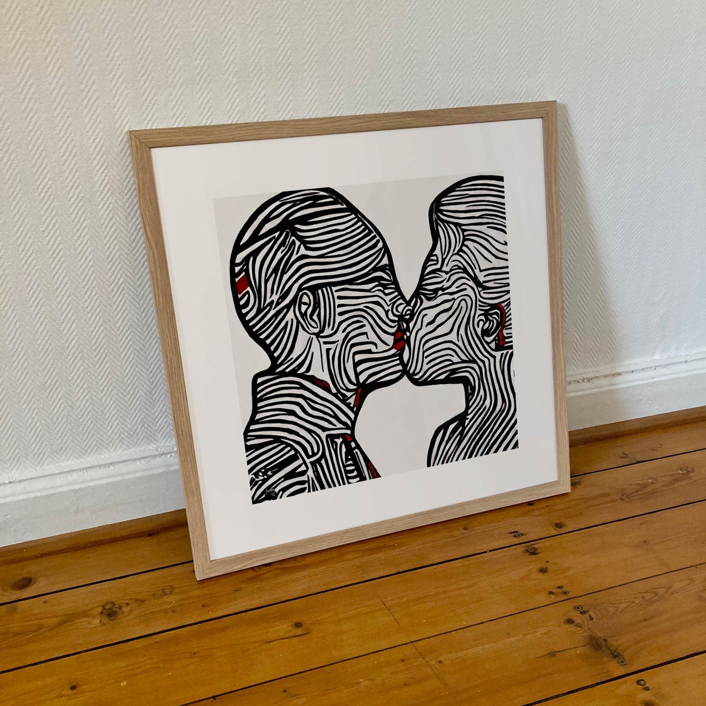 L'œuvre "Ondes" encadrée avec rebords en bois clair et verre acrylique, prête à être accrochée.