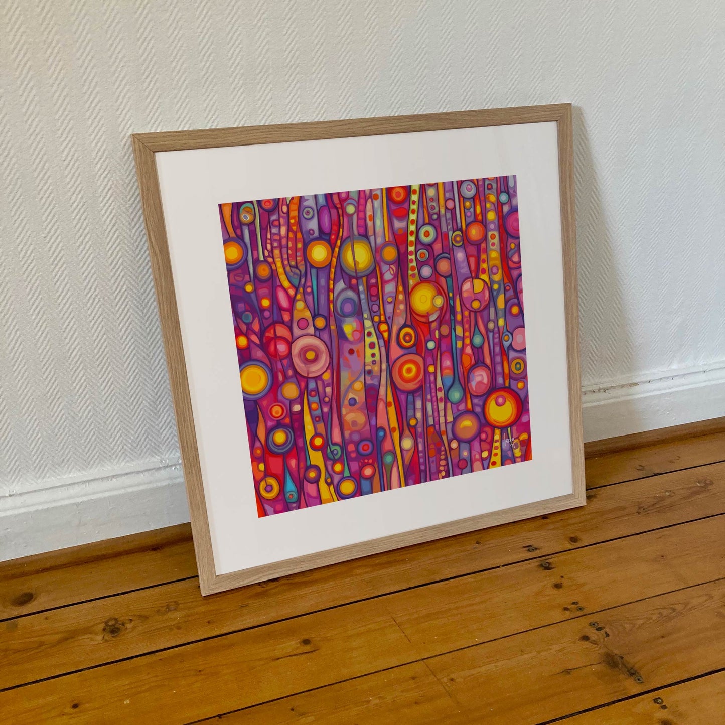 Tirage d’art Florésie au format 50x50 cm, encadré avec soin pour sublimer la subtilité des formes florales abstraites.