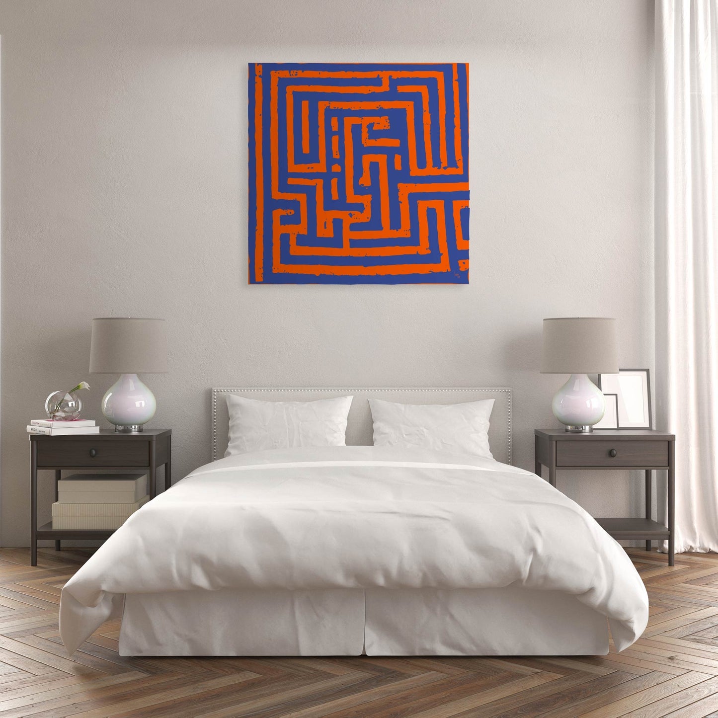 Œuvre Imbroglio exposée dans une chambre à coucher moderne, labyrinthe abstrait orange et bleu