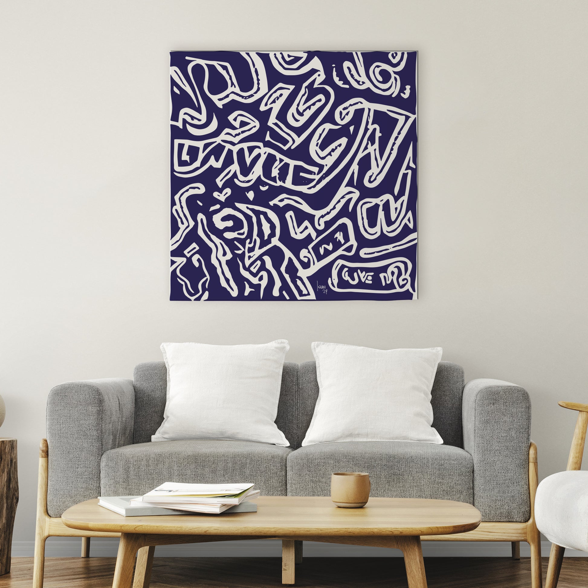 "La Nuée", tirage d'art  sur papier haut de gamme. Art contemporain abstrait et achat en ligne, labyrinthe monochrome bleu foncé dans un séjour