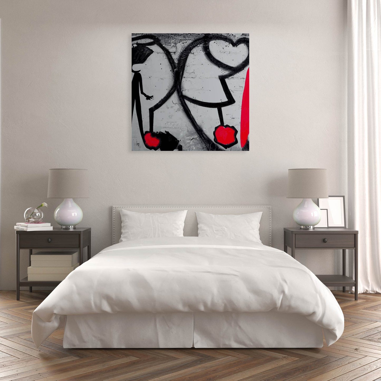 Œuvre "ATTACHES" exposée dans une chambre moderne, traits noirs et touches rouges évoquant les liens affectifs, ajoutant une touche contemporaine à la décoration, 2022