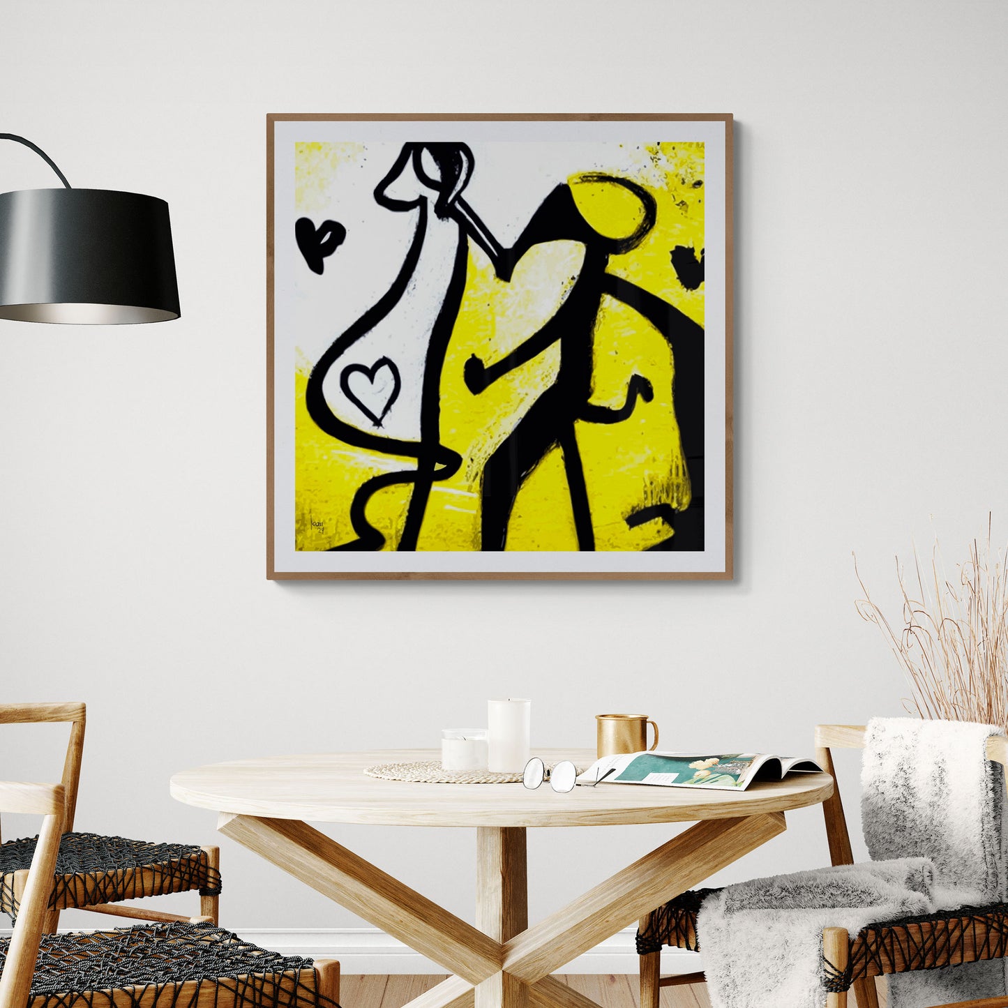 Œuvre encadréé "Marche des animaux" exposée dans un salon moderne, apportant une touche d’humour graphique et de fantaisie artistique.