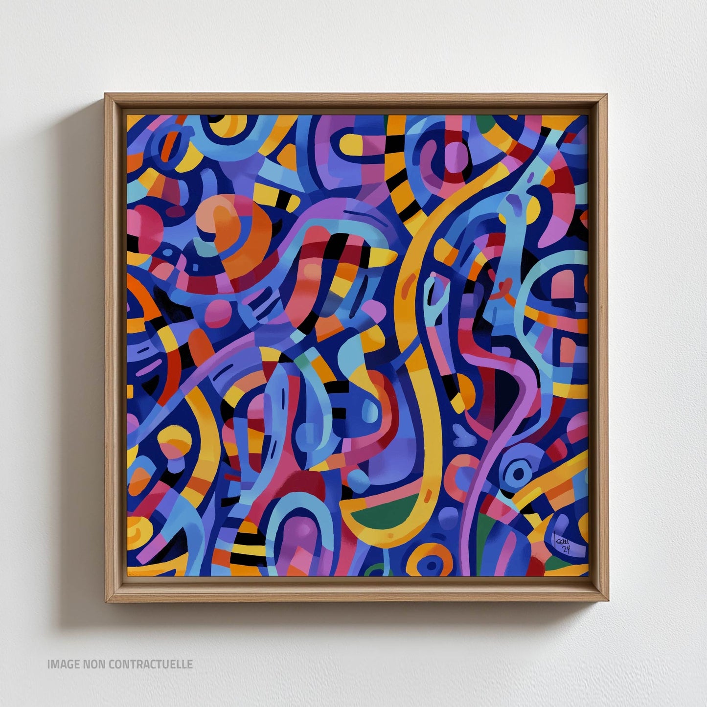 Œuvre 'VIBRATIONS' sur cadre flottant en bois clair, tirage sur Dibond aux tonalités vives bleu, jaune, rouge et violet, style abstrait dynamique, 2024