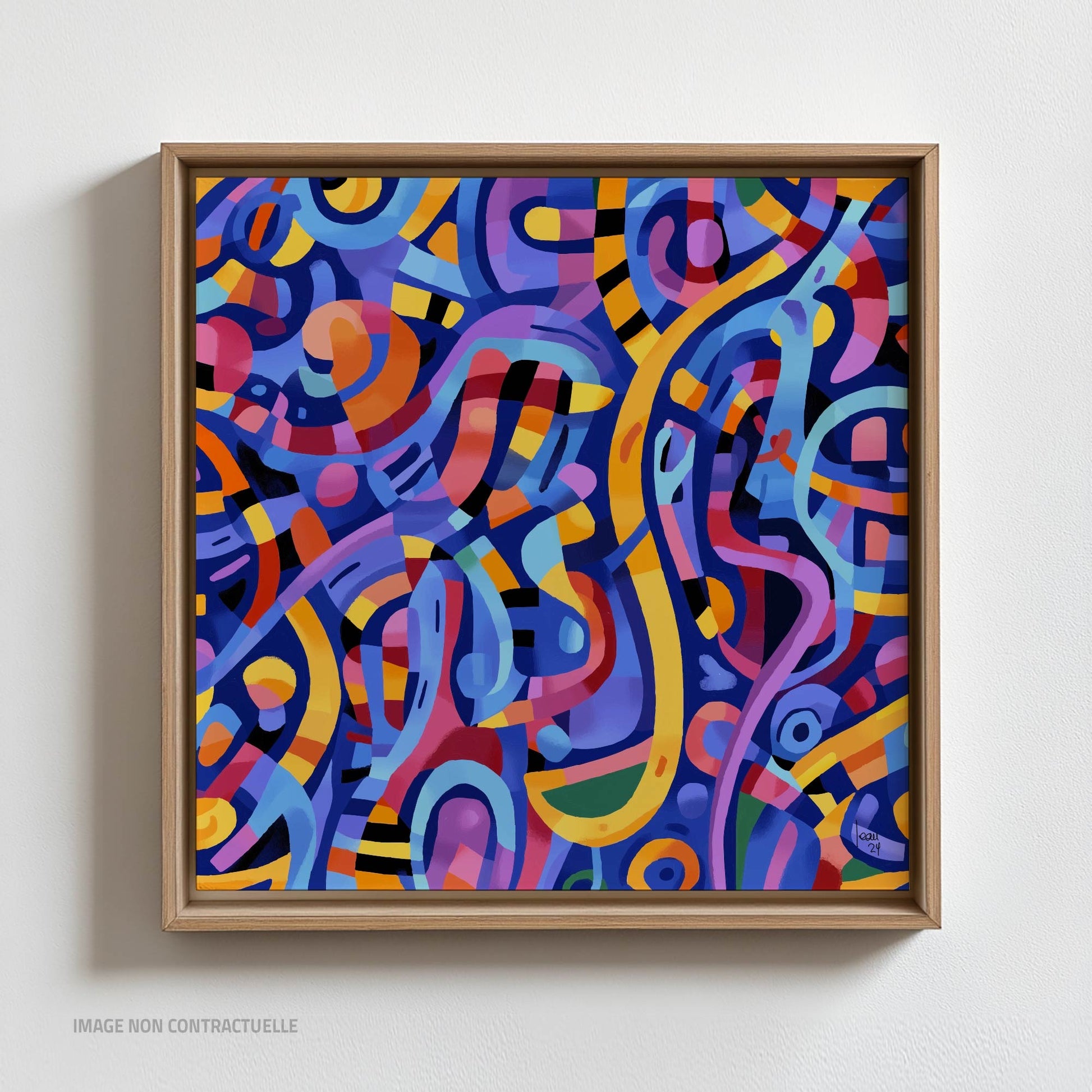 Œuvre 'VIBRATIONS' sur cadre flottant en bois clair, tirage sur Dibond aux tonalités vives bleu, jaune, rouge et violet, style abstrait dynamique, 2024