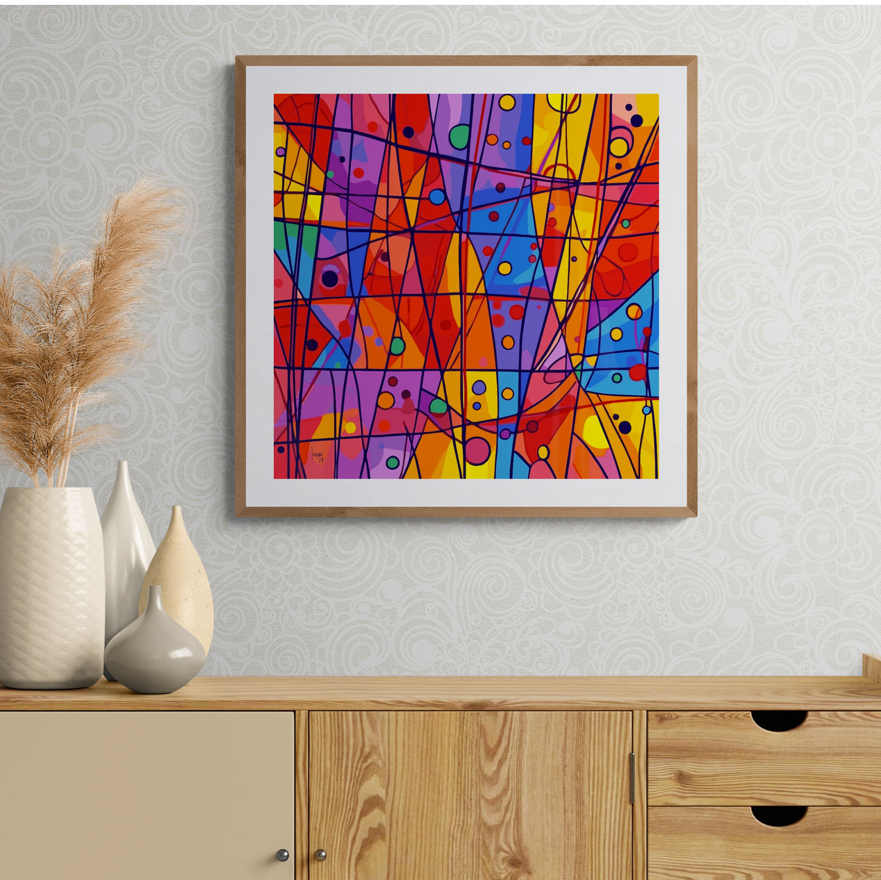 Œuvre 'OXYGÈNE' exposée dans un salon moderne, couleurs vives rouge, bleu, jaune, violet et lignes noires dynamiques, décoration intérieure audacieuse, 2024. Encadré.