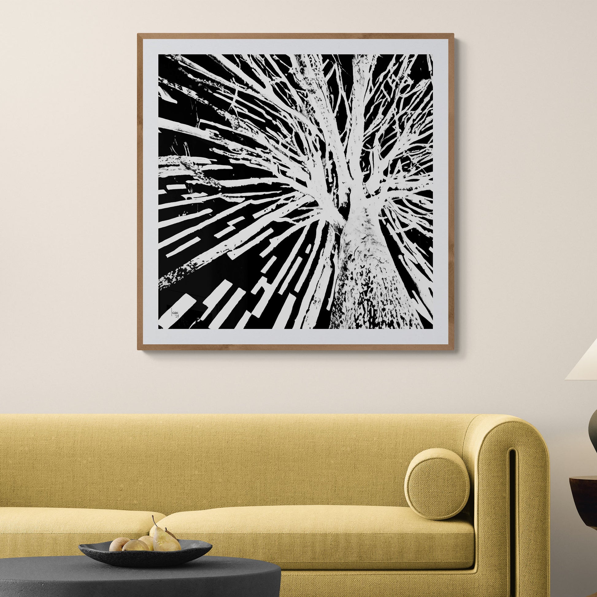 Tableau abstrait "Tree" exposé encadré dans un espace lumineux et contemporain - Tirage d'art premium idéal pour une décoration inspirée par la nature et la sérénité.