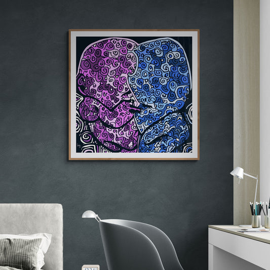 Œuvre "Twins" exposée encadrée dans un intérieur moderne, mettant en valeur les tons mauves et bleus.