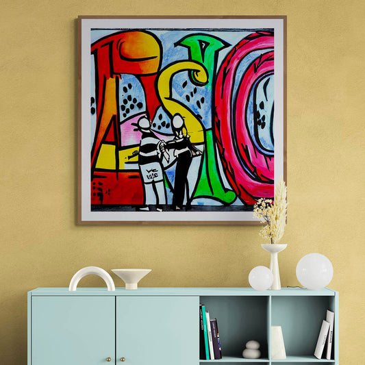 Œuvre encadrée "Géants" en situation dans un salon : effet graphique saisissant et ambiance contemporaine"