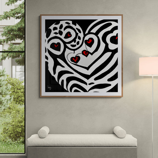 Le cœur 'Battement' sous cadre exposé dans un salon moderne, apportant énergie et émotion à l’espace.