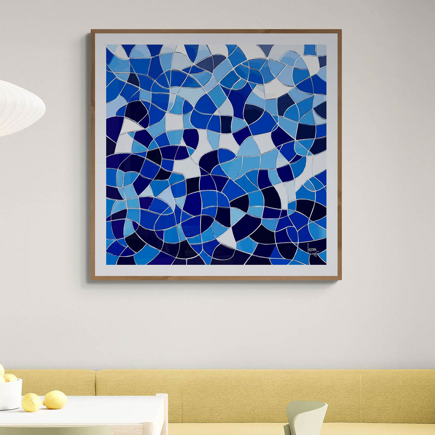 Tableau abstrait Abysses art contemporain bleu exposé dans une cuisine