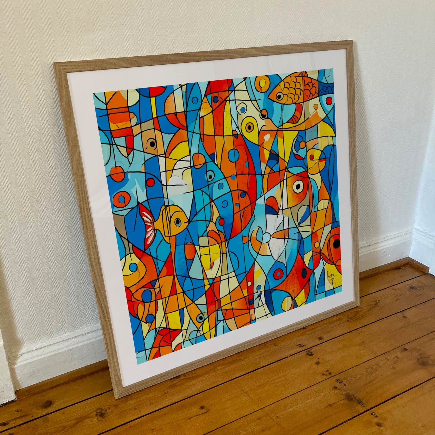 Œuvre 'OCÉANIA' encadrée en 70x70cm, formes fluides en bleus, oranges et doré, cadre en bois clair, style abstrait moderne, 2025