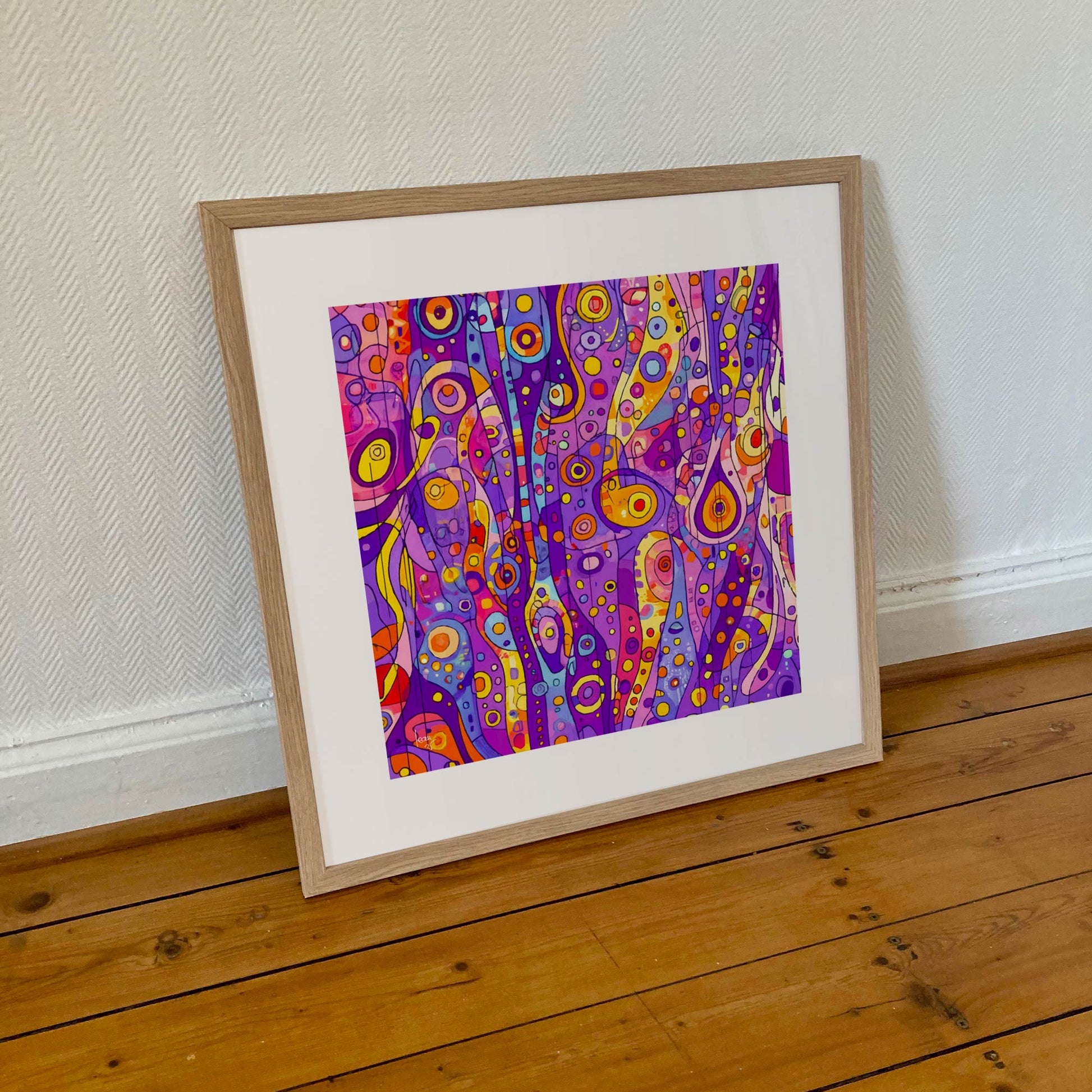 Œuvre 'Tissus Cosmique' encadrée 50×50 cm, motifs célestes compacts, textures cosmiques raffinées