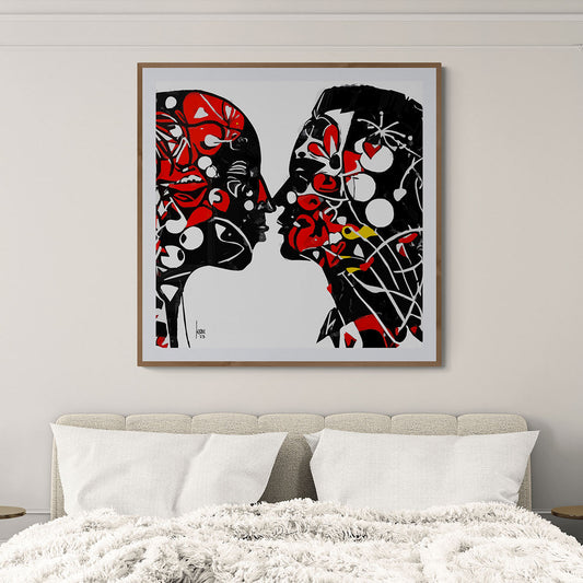 Art numérique abstrait noir/blanc/rouge – deux silhouettes de visage se faisant face, 'Nos Pensées' exposé encadré par Limonade Bleue