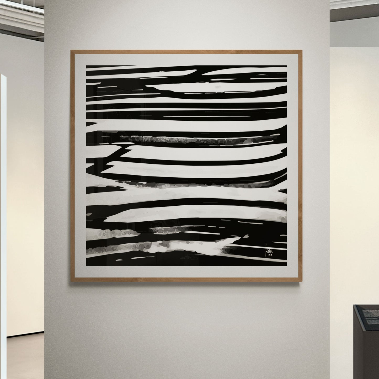 "Le Lac" oeuvre encadrée, art abstrait monochrome noir dans une galerie d'art