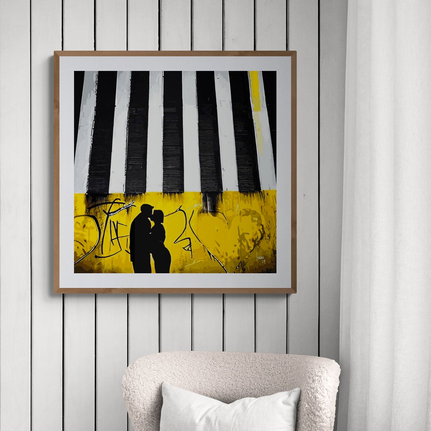 Mon tableau "Pianorama" exposé et encadré dans un séjour, mettant en valeur ses contrastes jaunes et noirs